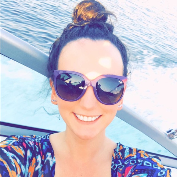 Meet the Posher Other - Meet your Posher, Emily